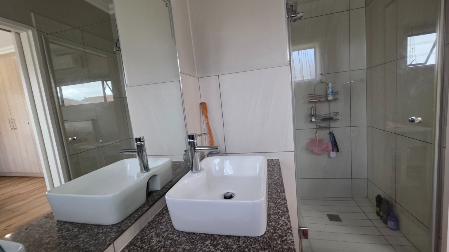 2 Bedroom Property for Sale in Heiderand Western Cape